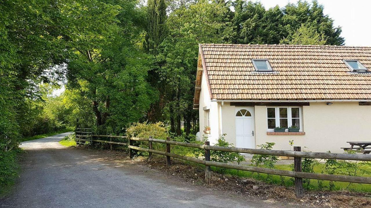 Vacation Home On Rue Du Marais 5 Petiville  Exteriör bild